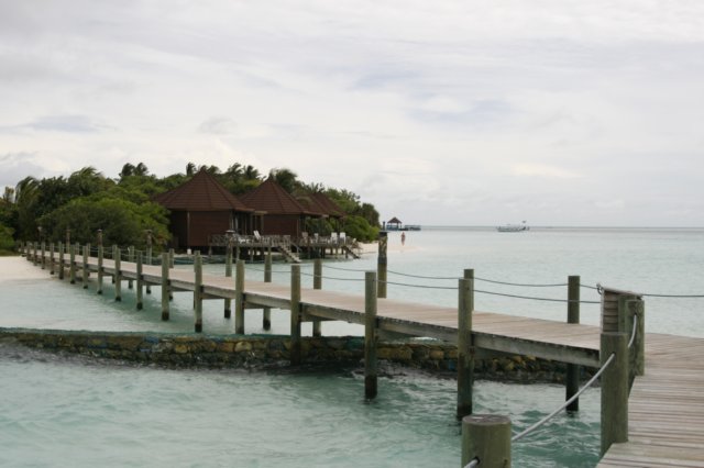 wasserbungalowsteg.jpg